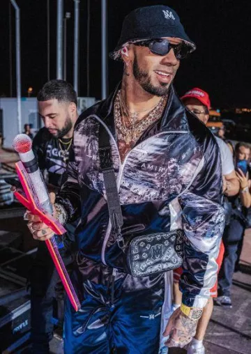 Versace Sunglasses worn by Anuel AA on his Instagram account @anuel