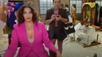 Htb Boutique Bella Hot Pink Blazer porté par Yung Friendly comme on le voit dans The Prank Panel (S01E05)