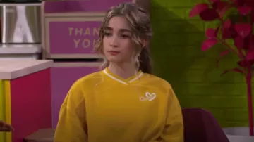 H&M Cropped Sweater worn by Layla Mueller (Amelia Sheikh) as seen in Pretty Freekin Scary (S01E06)