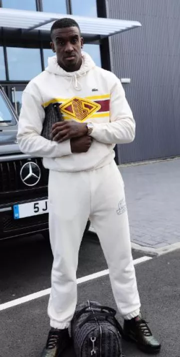 Lacoste Black L Monogram Duffle Bag porté par Bugzy Malone sur son compte Instagram @thebugzymalone