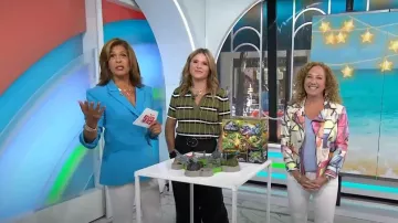 Veste Moto métallique imprimée Insight portée par Laurie Schacht comme on le voit dans Aujourd’hui avec Hoda & Jenna le 31 juillet 2023