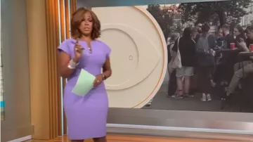 Nora Gardner Daphne Vestido en lila usado por Gayle King como se ve en CBS Mornings el 31 de julio de 2023