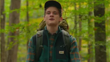 Gilet polaire Howler Bros porté par Beckett (Ben Cook) comme on le voit dans Happiness for Beginners