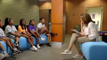 Fate Knit Lightweight Sweater worn by Hoda Kotb as seen in Today on  August 2, 2023