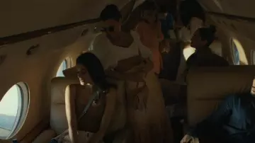 Zimmermann Jeannie Puffer Crop Top usado por Aaliyah (Stephanie Buddenbrock) como se ve en Special Ops: Lioness (S01E03)