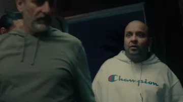 Champion Reverse Weave Script Hoodie porté par Luis (Frankie Quiñones) comme on le voit dans This Fool (S02E06)