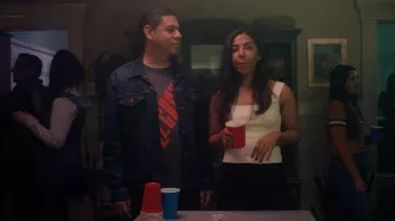 Chaqueta Levi's Trucker usada por Julio (Chris Estrada) como se ve en This Fool (S02E07)