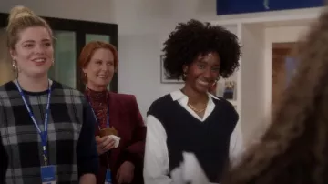 Theory Woven Combo Vest worn by Serena (Courtnee Carter) as seen in And Just Like That… (S02E08)