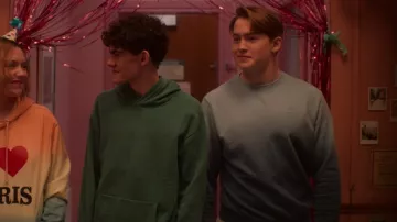 Nike French Terry Sweat In Blue Ombre Effect usado por Nick Nelson (Kit Connor) como se ve en Heartstopper (S02E06)