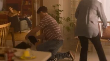 Abercrombie & Fitch Es­sen­tial Over­sized Pock­et Tee worn by Nick Nelson (Kit Connor) as seen in Heartstopper (S02E07)