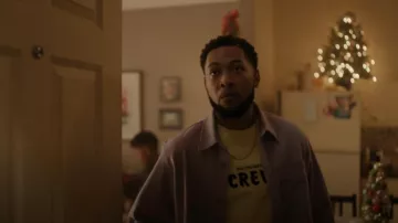 Balenciaga Oversize Crew Print Coton T-shirt porté par Emmett Washington (Jacob Latimore) vu dans The Chi (S05E03)