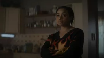 Dolls Kill Raise Hell Sweater Skirt Set porté par Tiffany (Hannaha Hall) comme on le voit dans The Chi (S04E03)