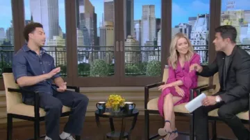 Sandro Short Sleeve Denim Shirt porté par Marcus Scribner comme vu en LIVE avec Kelly et Mark le 4 août 2023