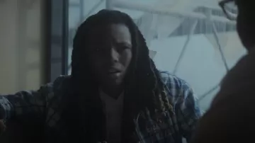 Chaqueta a cuadros Emroidered de Zara usada por Jake Taylor (Michael Epps) como se ve en The Chi (S04E07)