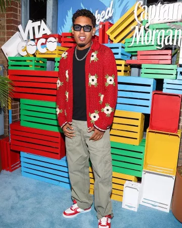 3.Lunettes de soleil Paradis Black Le Rêveur portées par Myke Towers sur son compte Instagram @myketowers