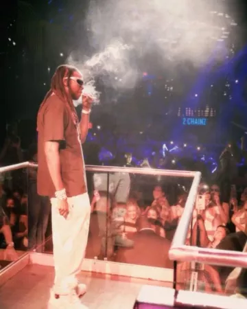 T-shirt Supreme Black Pinhead porté par 2 Chainz sur son compte Instagram @2chainz