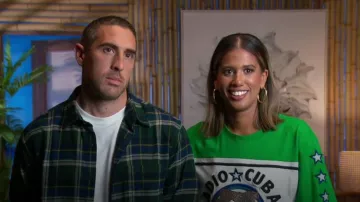 Sandro Paris Radio Cuba T-shirt vert porté par Lesley vu dans The Block (S19E01)