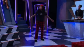 Ugg Scuffette II worn by Frankie Ripp (Eliana Sua) as seen in Pretty Freekin Scary (S01E08)