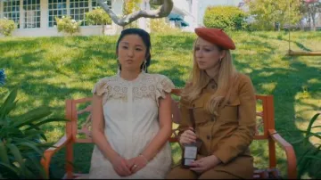 Sea Women's Evie Eyelet Short Sleeve Tunic Dress usado por Grace (Poppy Liu) como se ve en The Afterparty (S02E04)