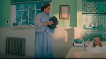 Vestido de Sachin & Babi Beatrix usado por Isabel (Elizabeth Perkins) como se ve en The Afterparty (S02E04)