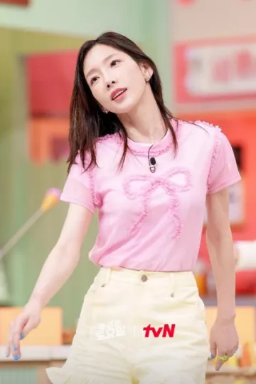 Bague de fleurs vintage Hollywood Vivid Oxalis portée par Taeyeon lors de son Amazing Saturday Ep 275 le 5 août 2023