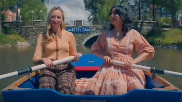 Chloé Cardigan de cuello bordado usado por Hannah (Anna Konkle) como se ve en The Afterparty (S02E04)