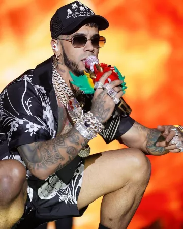 Amiri Black Vertical Logo Floral Shorts worn by Anuel AA on his Instagram account @anuel