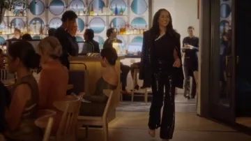 Pantalones de lentejuelas de pierna recta Emporio Armani usados por Seema Patel (Sarita Choudhury) como se ve en And Just Like That... (S02E08)