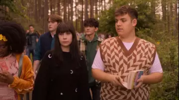 Asos Design Knit Geo Tank Top in Tan worn by Isaac Henderson (Tobie Donovan) as seen in Heartstopper (S02E03)