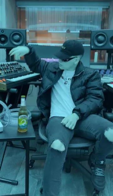 Adidas Forum Buckle Low x Bad Bunny Black baskets portées par Bizarrap sur son compte Instagram @bizarrap