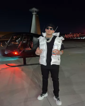 Alexander McQueen White Graffiti Tread Slick Sneaker Boots usados por Jesús Ortiz-paz en su cuenta de Instagram @jesusortizpazfr