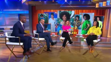 Camisa con estampado floral Pinko usada por Amber Ruffin como se ve en Good Morning America el 7 de agosto de 2023