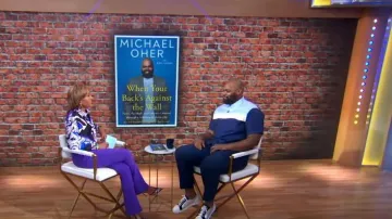 Chemise en soie imprimée Emilio Pucci Hanami portée par Robin Roberts vue dans Good Morning America le 8 août 2023