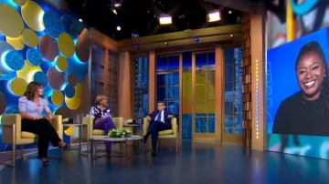 Celine Medium Triomphe Belt in Smooth Calfskin worn by Rebecca Jarvis as seen in Good Morning America on August 8, 2023