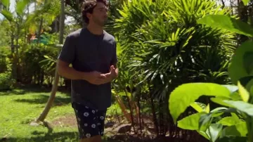 Rvca Va Pigment Elastic Waist Board Shorts portés par Joey Graziadei comme on le voit dans The Bachelorette (S20E07)