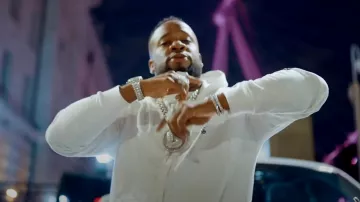 Chrome Hearts White Allover Cross Horseshoe Hoodie usada por Yo Gotti en Pop My Shit (Official Lyric Video)