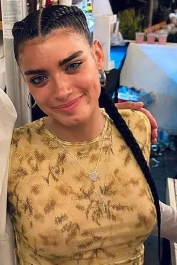 Collar de marca registrada Gucci usado por Dixie D'Amelio Sammzavala en su Instagram el 9 de agosto de 2023
