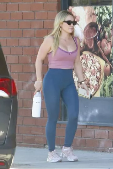 Zapatillas deportivas Nike Free Metcon 5 usadas por Hilary Duff en Sherman Oaks el 8 de agosto de 2023