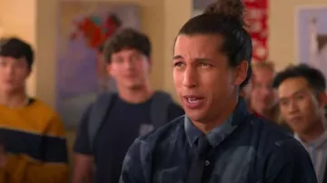 Volcom Spik­erdye Short Sleeve Shirt worn by Trent Harrison (Benjamin A. Norris) as seen in Never Have I Ever (S04E01)