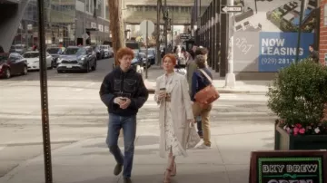Reiss Darcy Abstract Vestido de camisa floral usado por Miranda Hobbes (Cynthia Nixon) como se ve en And Just Like That... (S02E09)