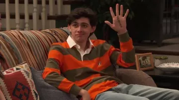 Ralph Lauren Logo Chemise en coton brodé portée par Neil (Felix Avitia) vue dans Raven’s Home (S06E12)