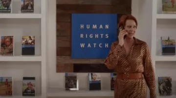 Reiss Emily Devoure Vestido Midi con estampado usado por Miranda Hobbes (Cynthia Nixon) como se ve en And Just Like That... (S02E09)