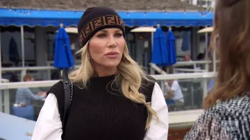 Sanctuary Two Become One Mixed Media Top porté par Jennifer Armstrong comme on le voit dans The Real Housewives of Orange County (S17E10)