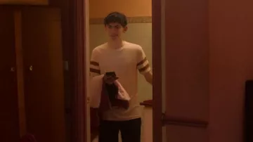 Asos Design T-Shirt Terry Pajama Set usado por Charlie Spring (Joe Locke) como se ve en Heartstopper (S02E04)