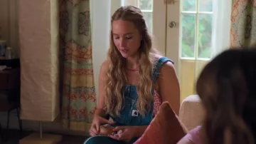 Atuendos de película sin resentimientos: Jennifer Lawrence usa un mono con peto de mezclilla Carhartt para interpretar a Maddie Barker