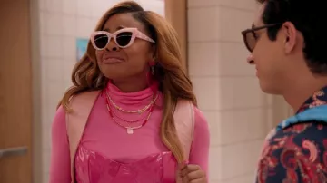 Forever 21 Boucles d’oreilles Heart Drop surdimensionnées portées par Kourtney (Dara Reneé) comme on le voit dans High School Musical: The Musical: The Series (S04E01)