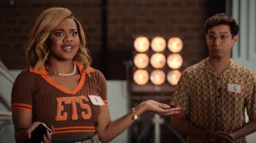 Iets frans Pull polo côtelé porté par Kourtney (Dara Reneé) comme on le voit dans High School Musical: The Musical: The Series (S04E02)