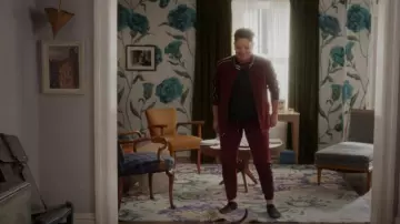 I.n.c. International Concepts portés par Che Diaz (Sara Ramirez) comme on le voit dans And Just Like That... (S02E09)