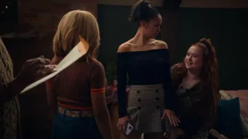 Seule mini-jupe plissée portée par Gina (Sofia Wylie) comme on le voit dans High School Musical: The Musical: The Series (S04E02)