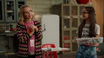 J. Crew Tippi Sweater à manches courtes porté par Miss Jenn (Kate Reinders) comme on le voit dans High School Musical: The Musical: The Series (S04E03)